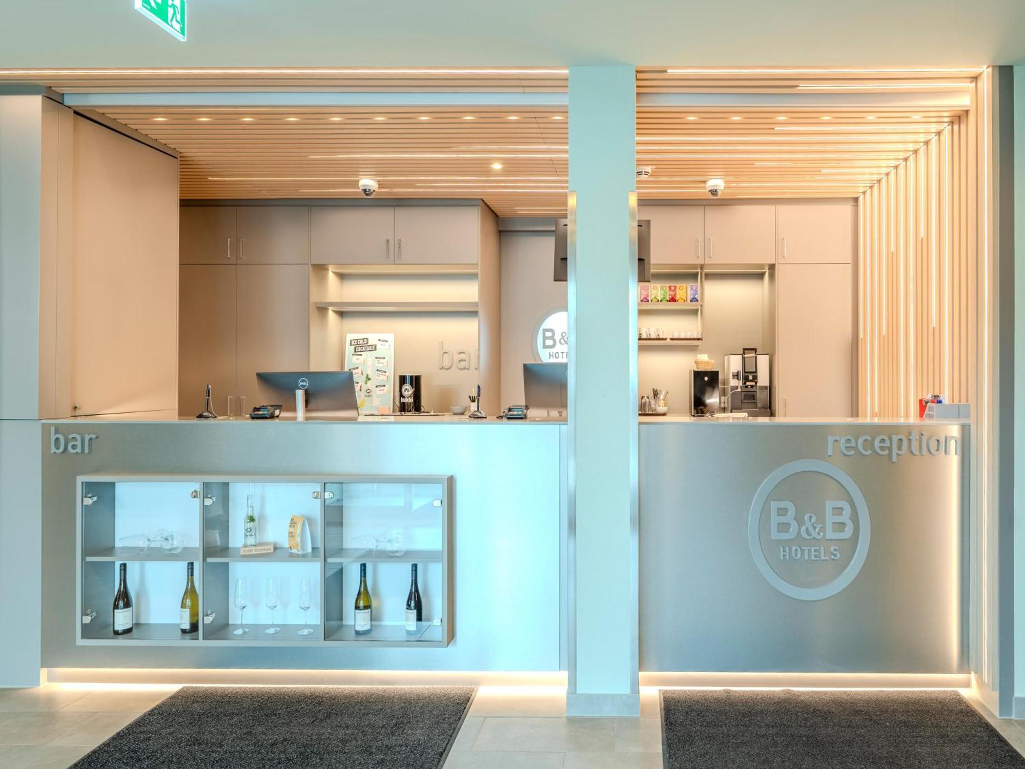 B&B Hotel Offenburg-Hbf Экстерьер фото
