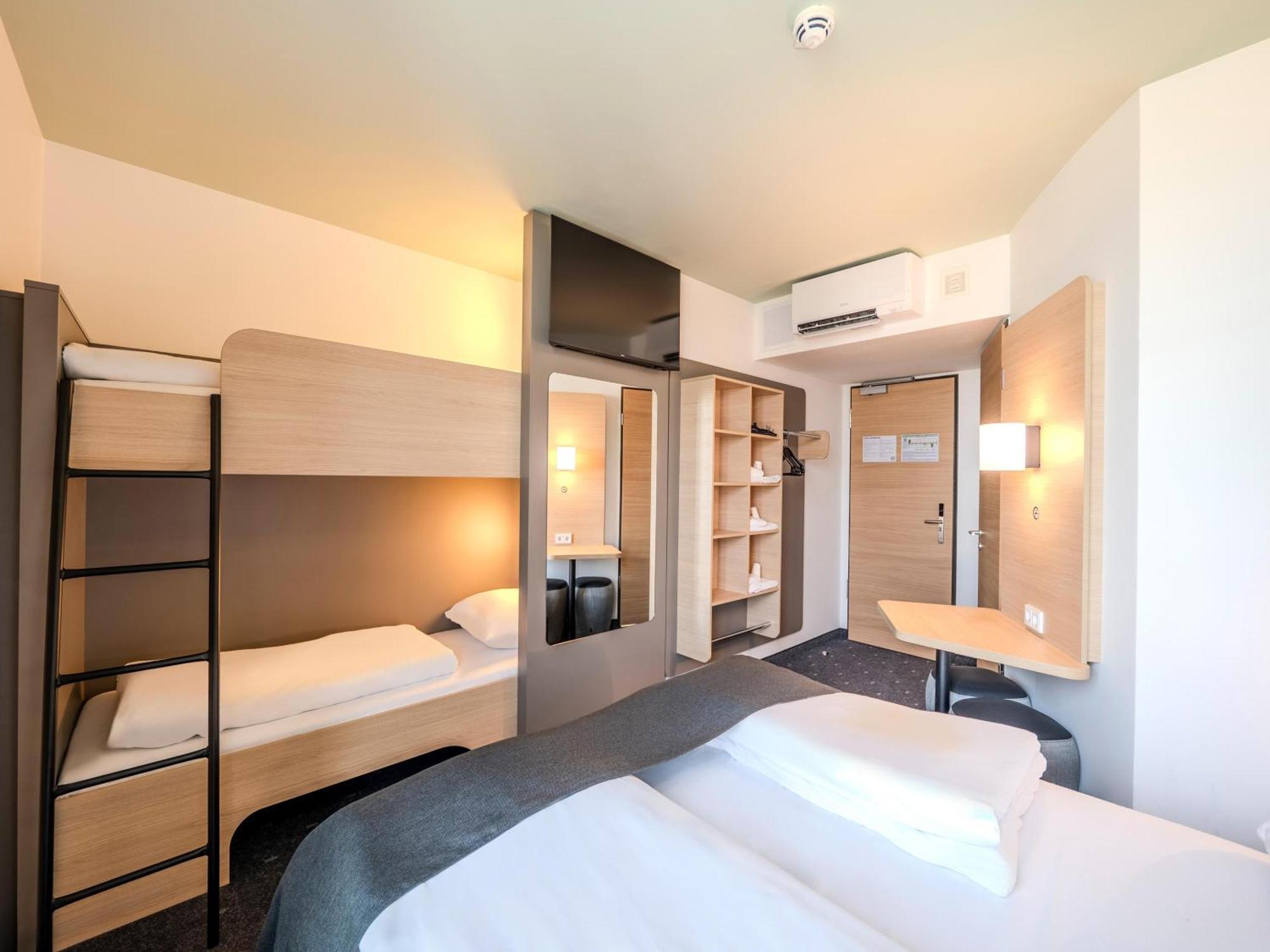B&B Hotel Offenburg-Hbf Экстерьер фото