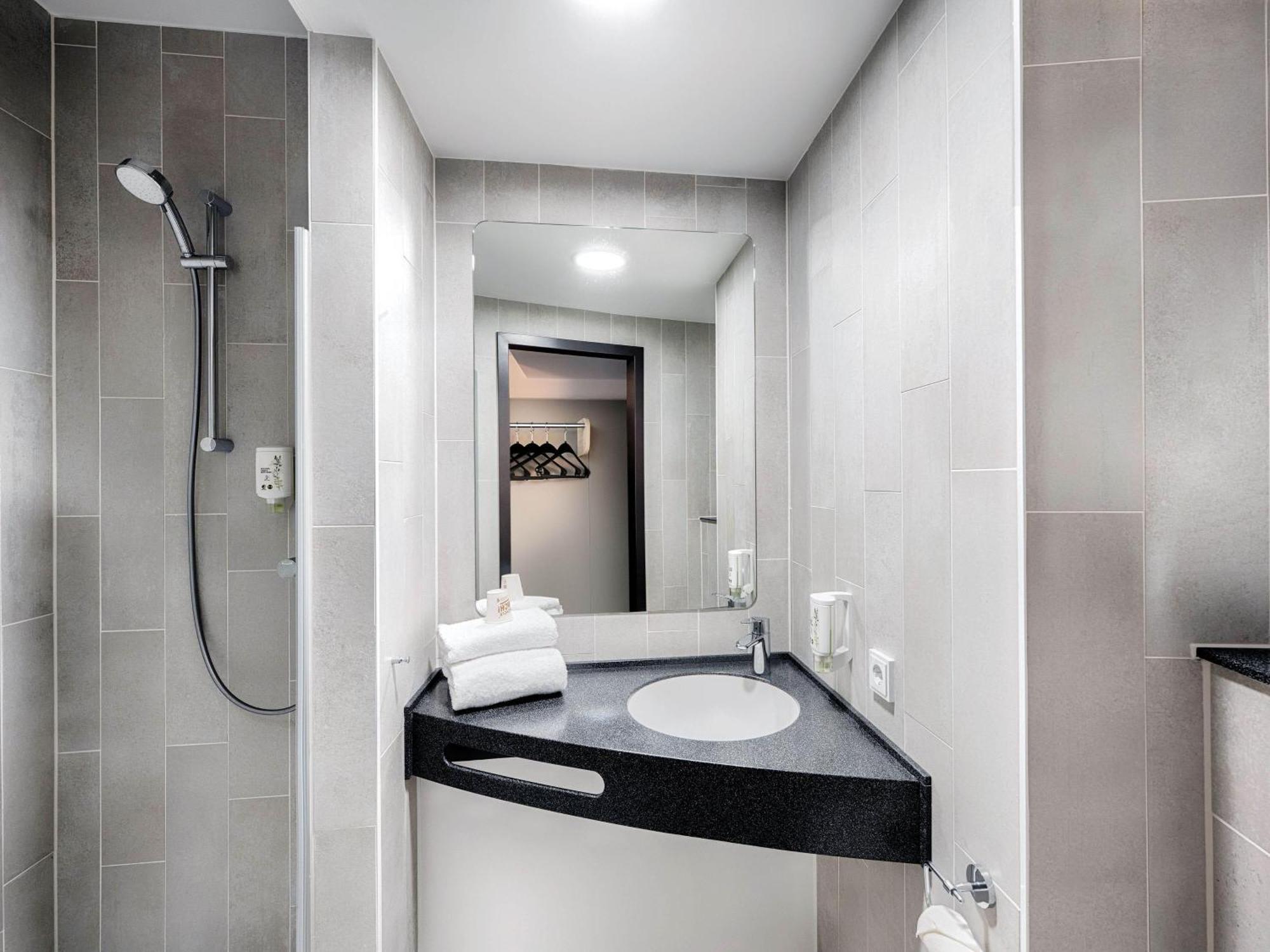 B&B Hotel Offenburg-Hbf Экстерьер фото
